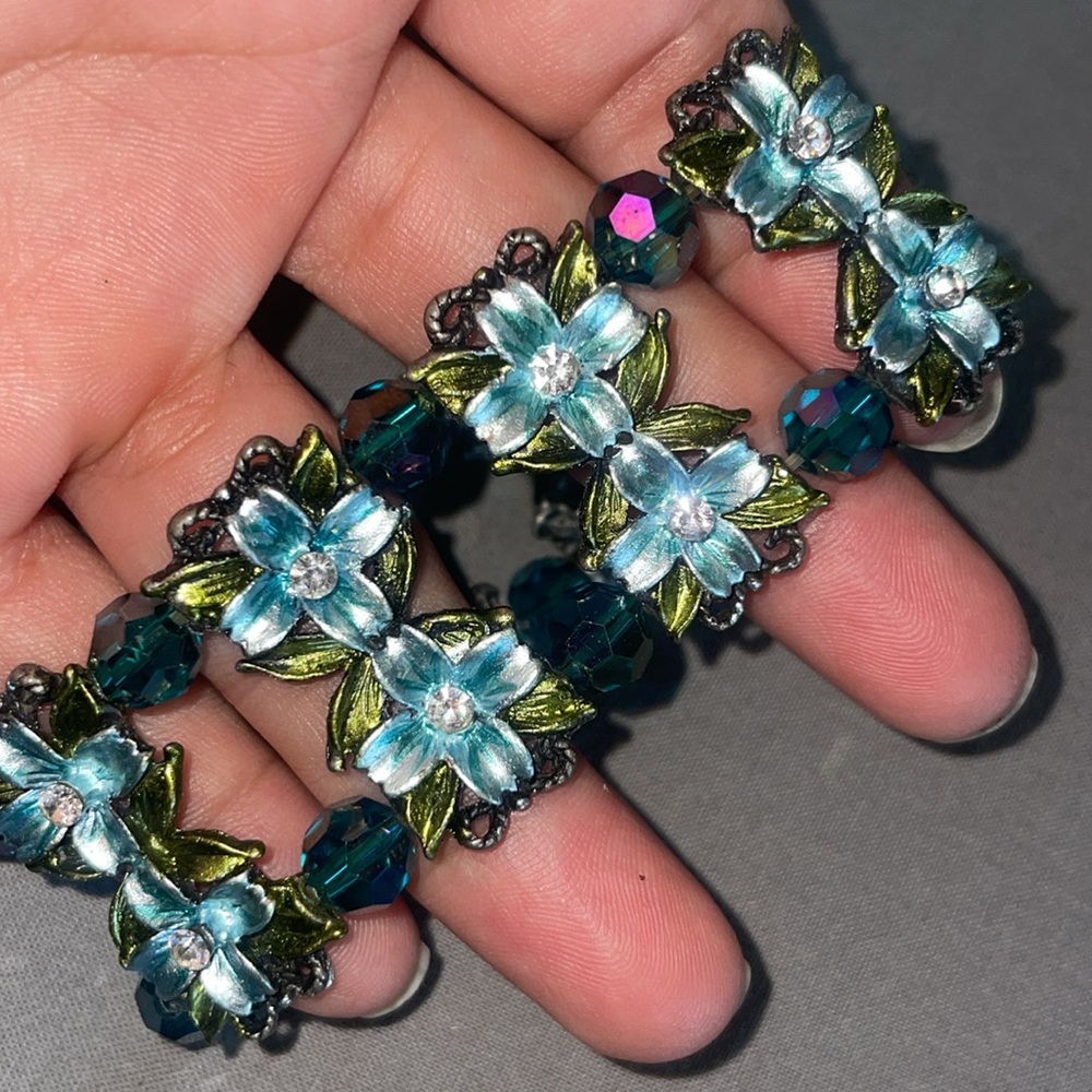 Beautiful Pastel Blue Jeweled Pave Chunky Statement Beaded Bracelet - Picture 2 of 2